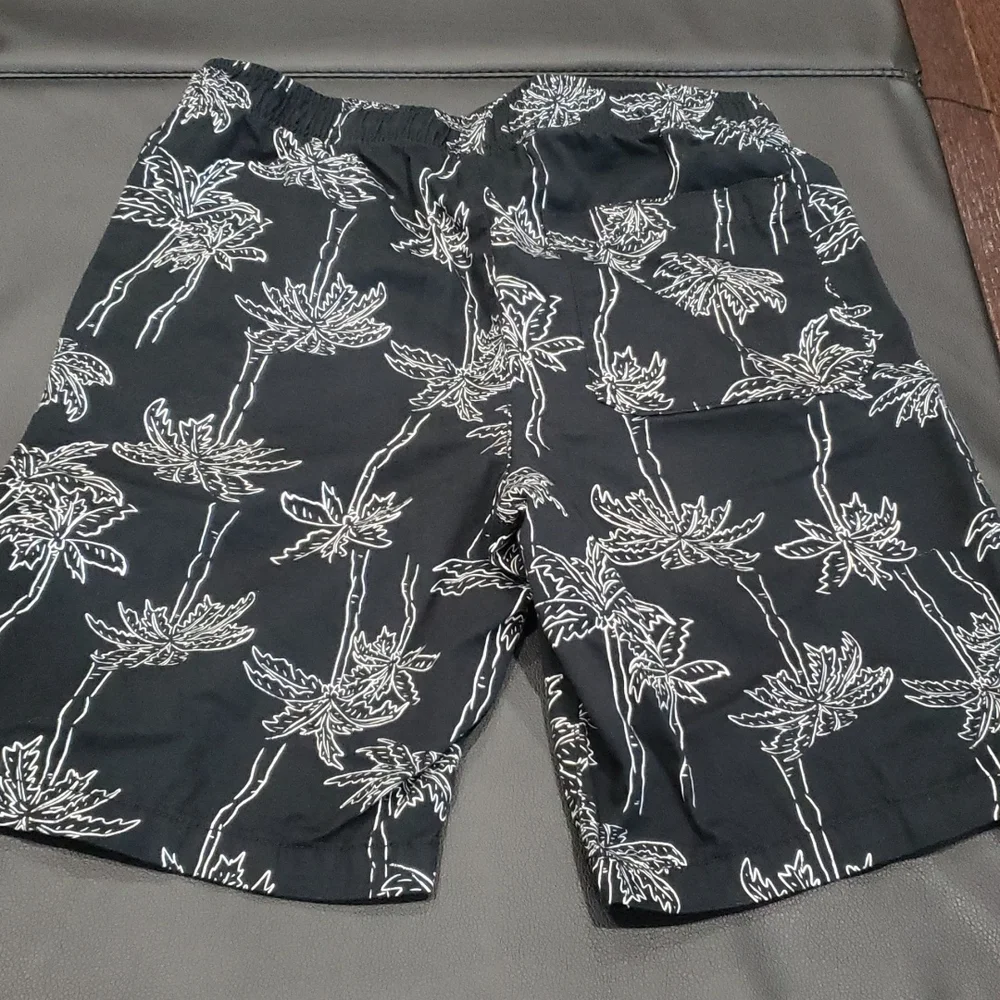 Old Navy shorts black and white size 14/16